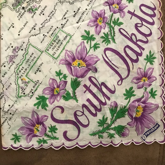 Beautiful new, old stock vintage hankie. - Picture 5 of 10